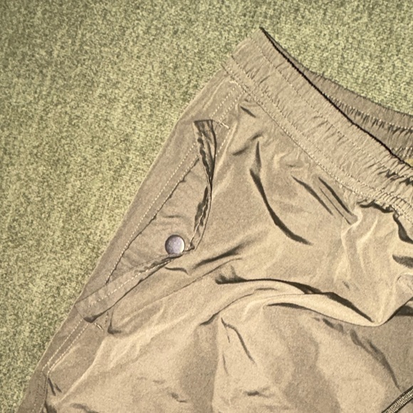 Men's Olive Cargo Pants - Picture 8 of 9